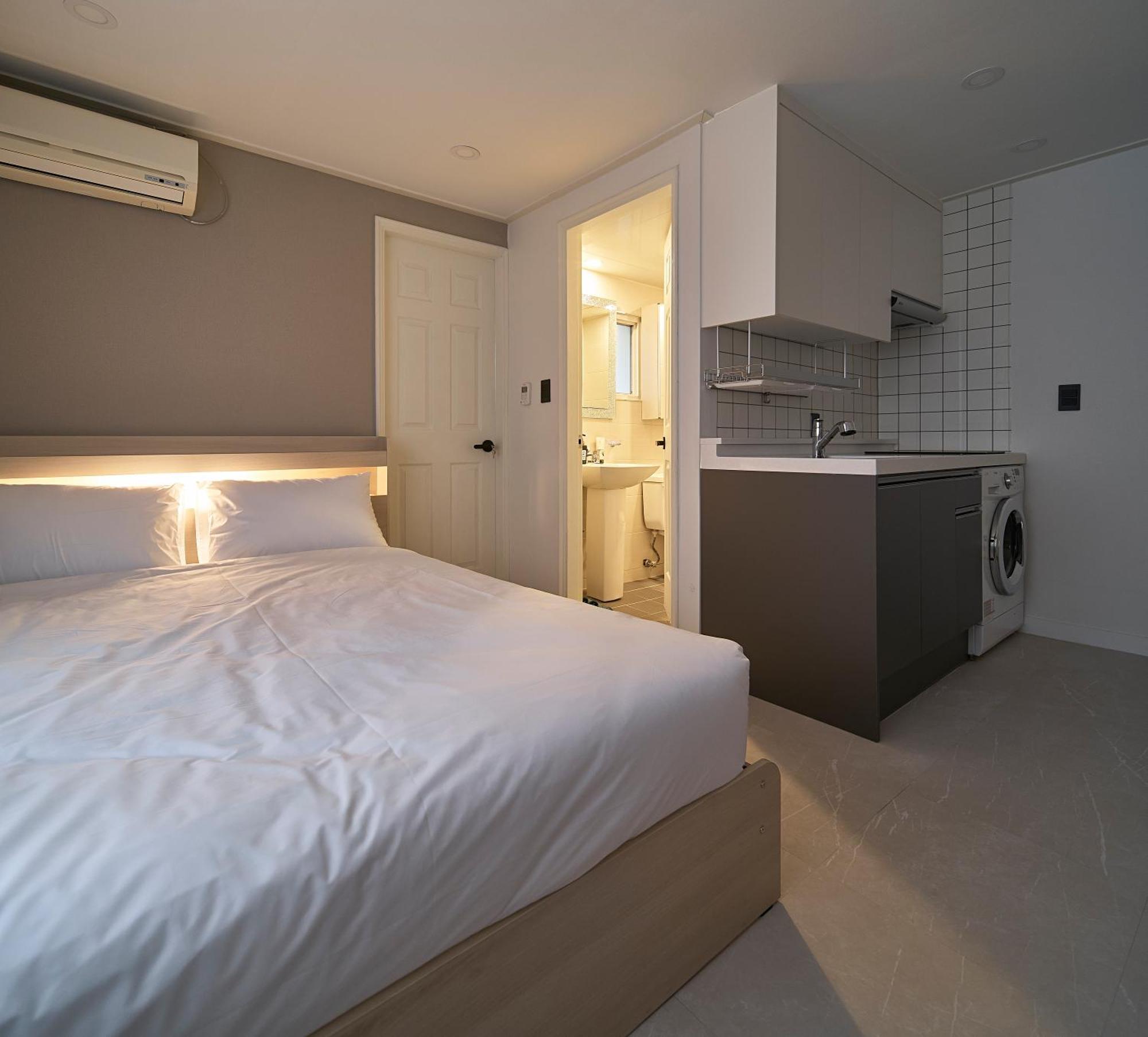 Jinsim House In Hongdea Apartment Seoul