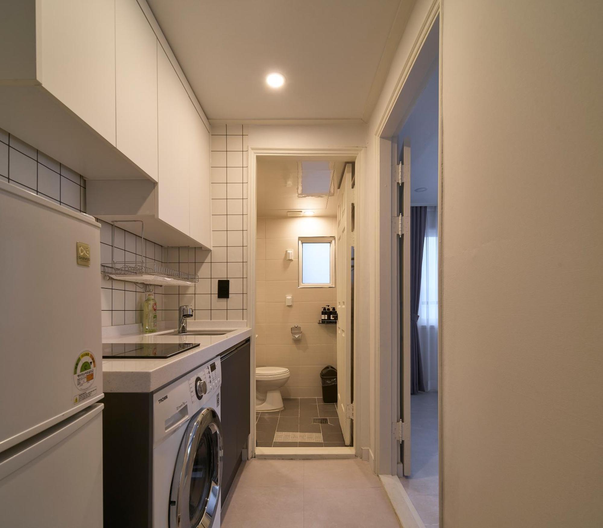 Apartment Jinsim House In Hongdea Seoul