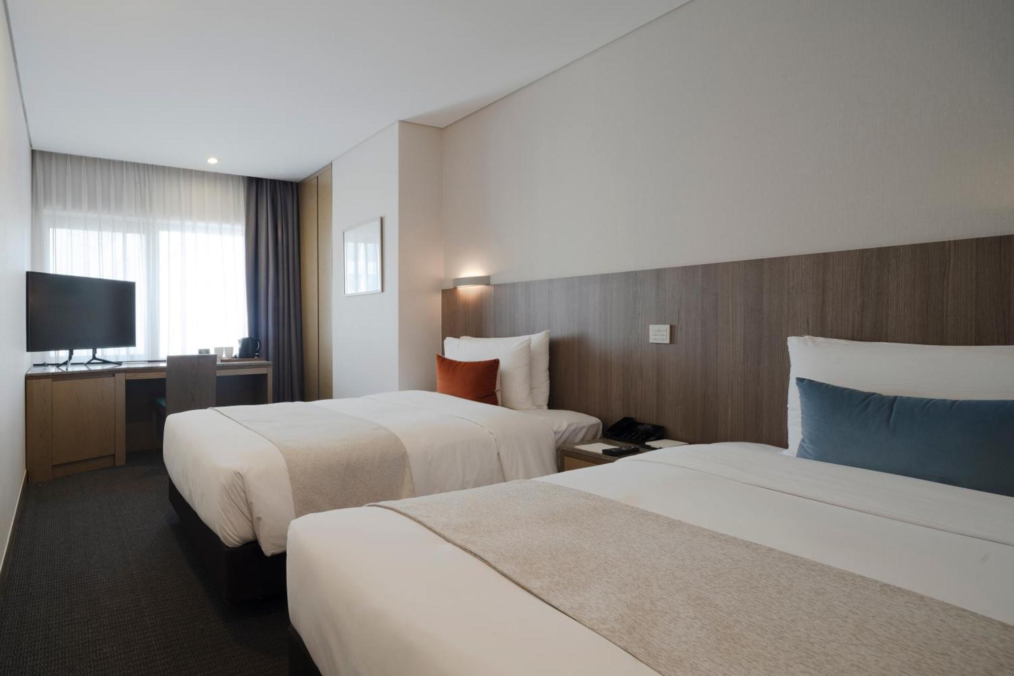 Amid Hotel