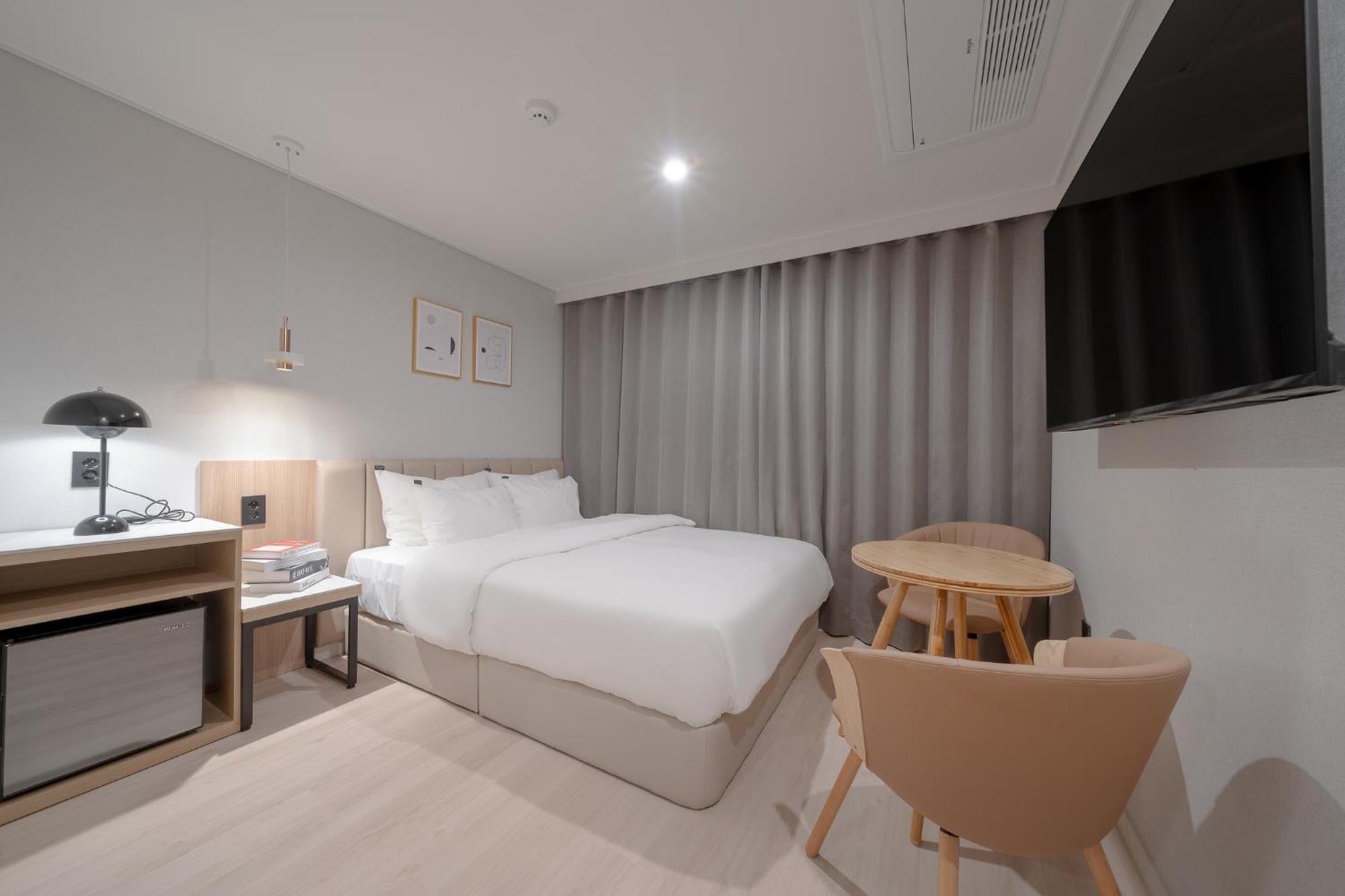 Glam Hotel *