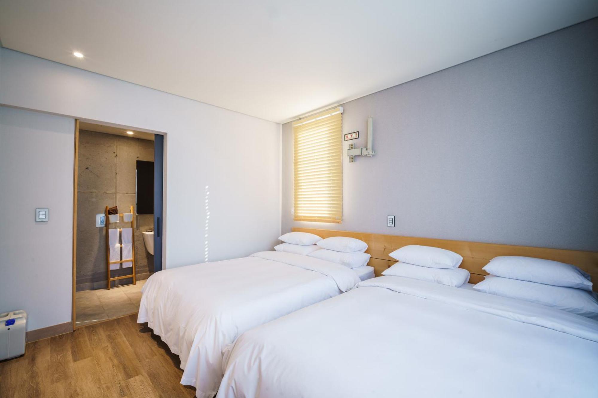 Lacozi , Hotel