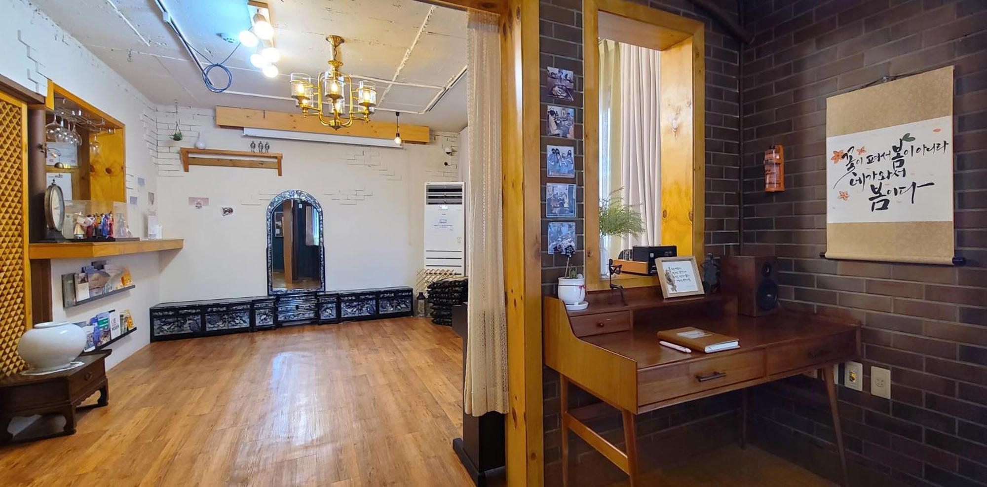 Batwo - For Foreigners Only Guest house *