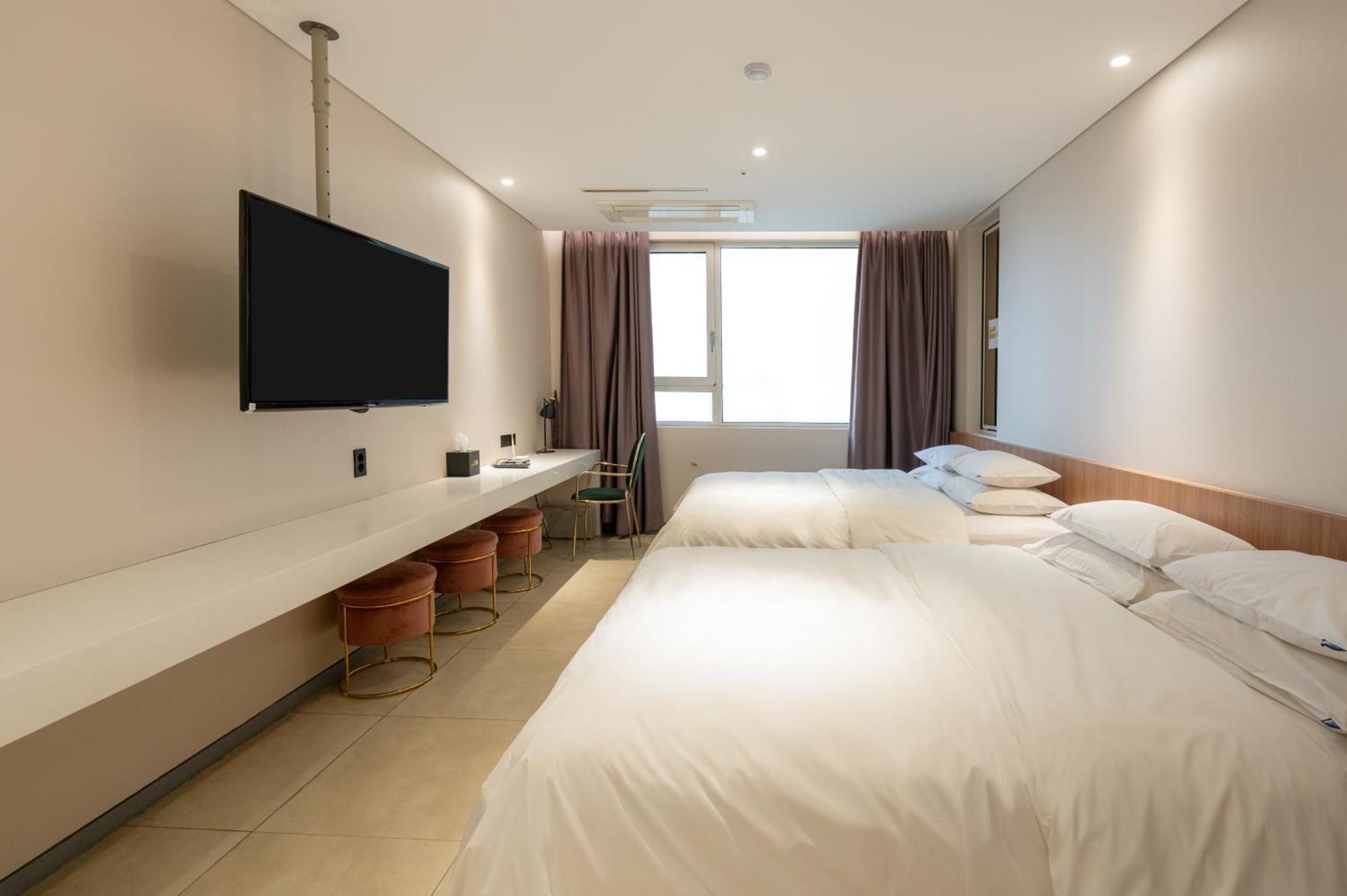 Hotel The Designers Hongdae 2*