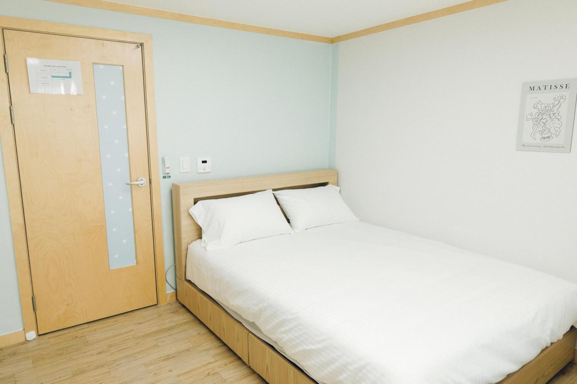 Hongdae Luxury: Family-friendly Private House With Open Balcony Villa