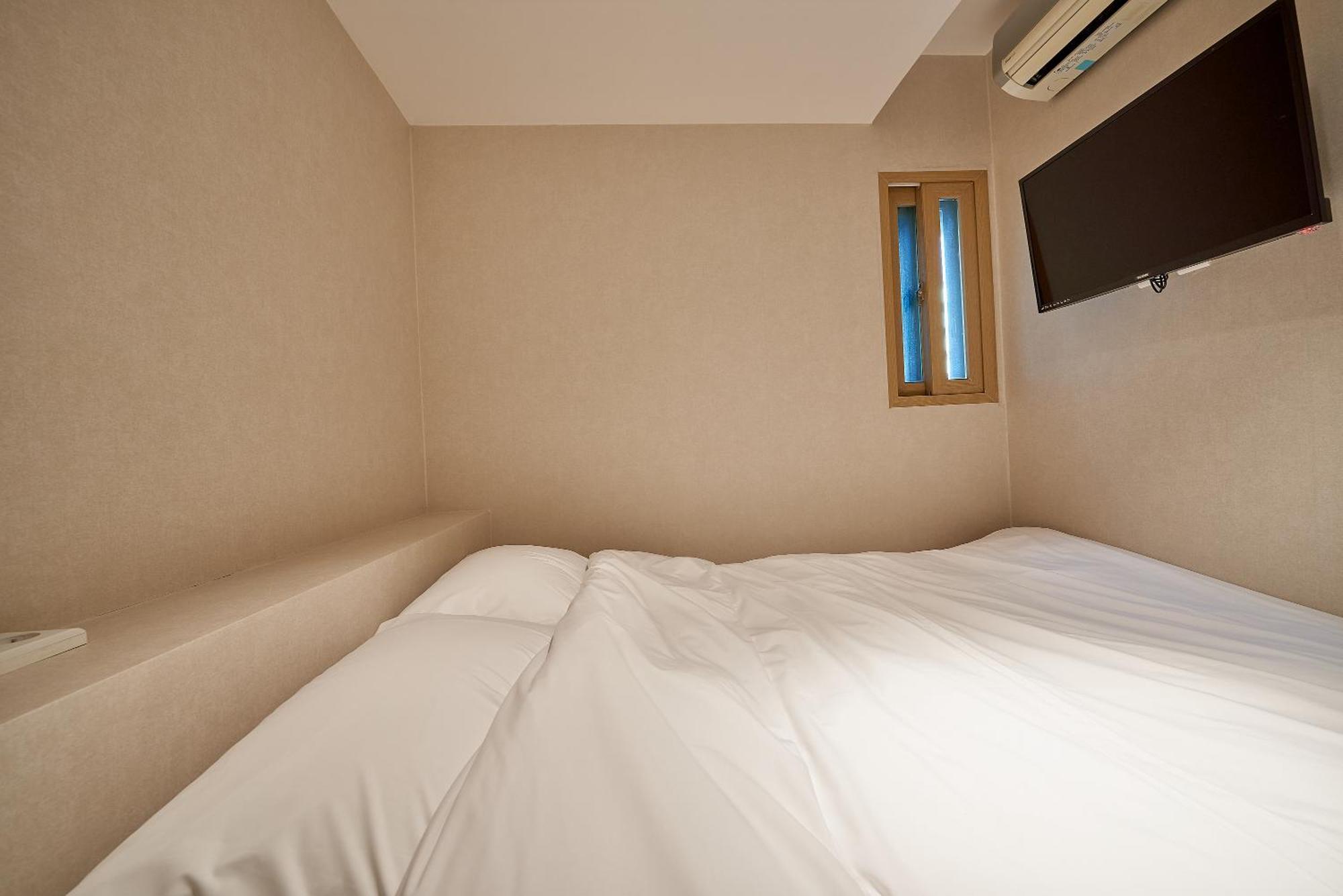 Life In Euljiro Capsule hotel *