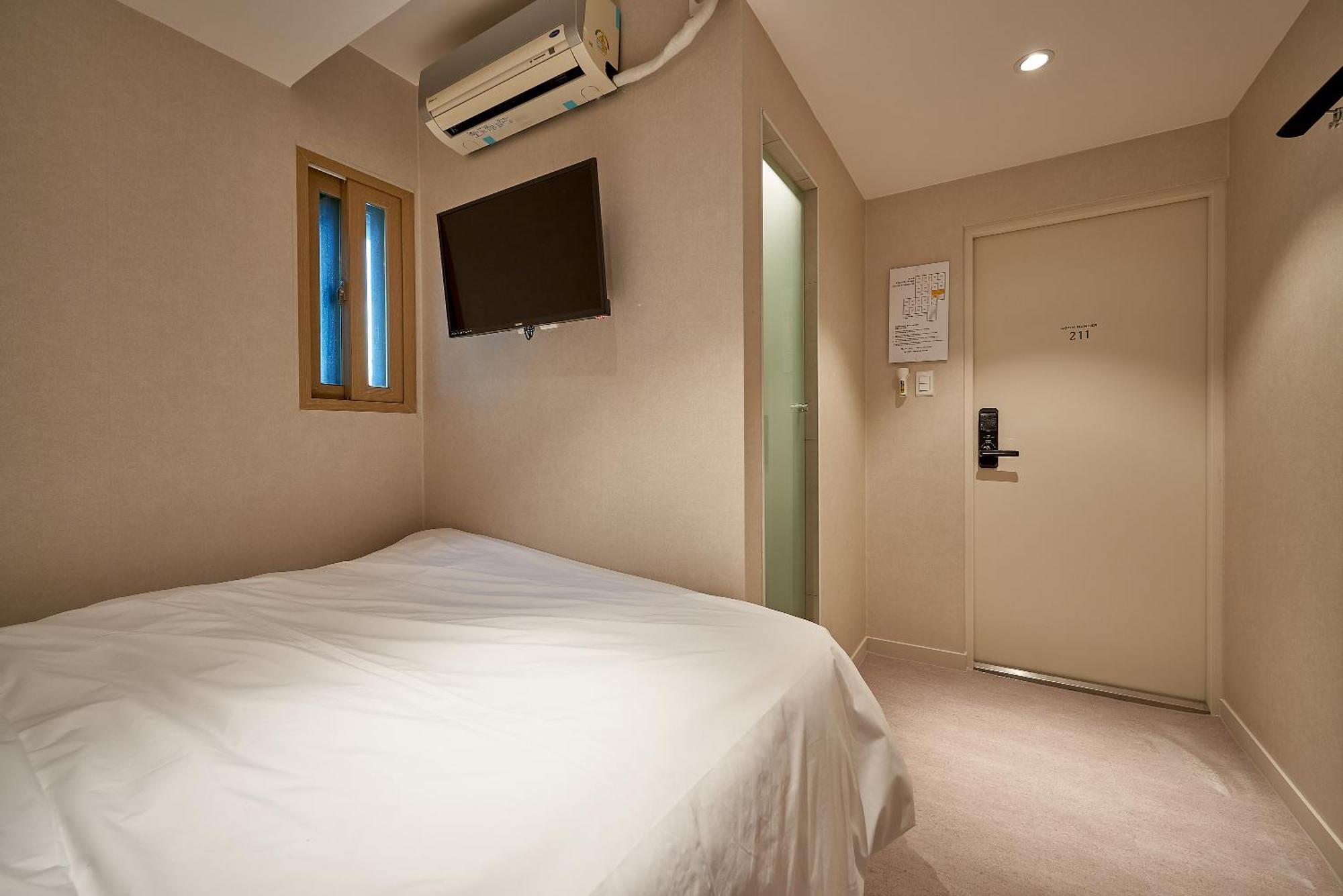 Life In Euljiro Capsule hotel