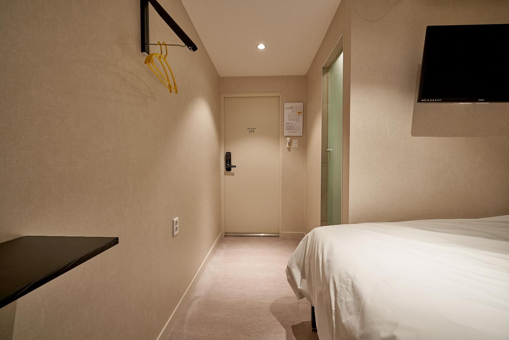 Life In Euljiro Capsule hotel Seoul