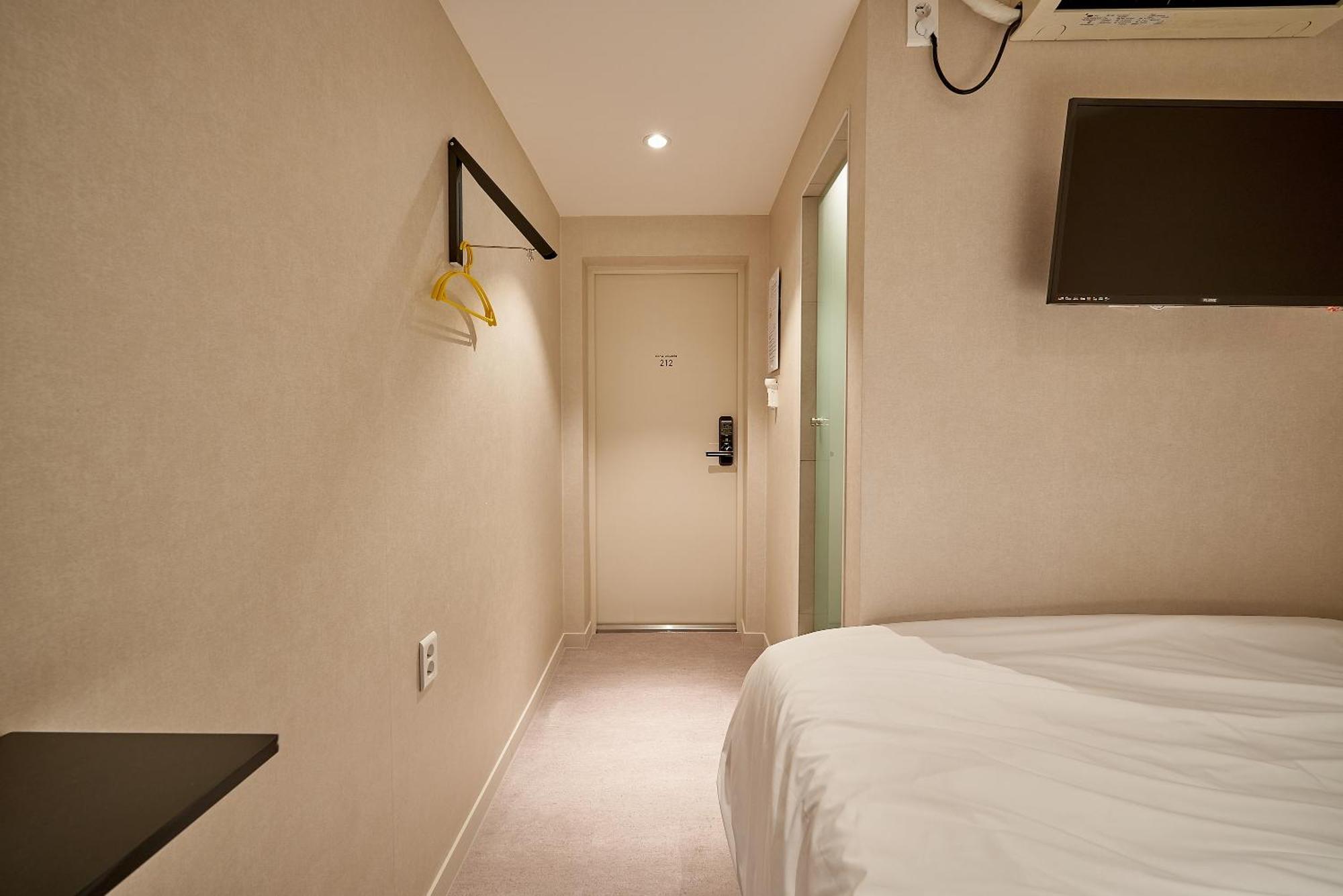 Life In Euljiro Capsule hotel