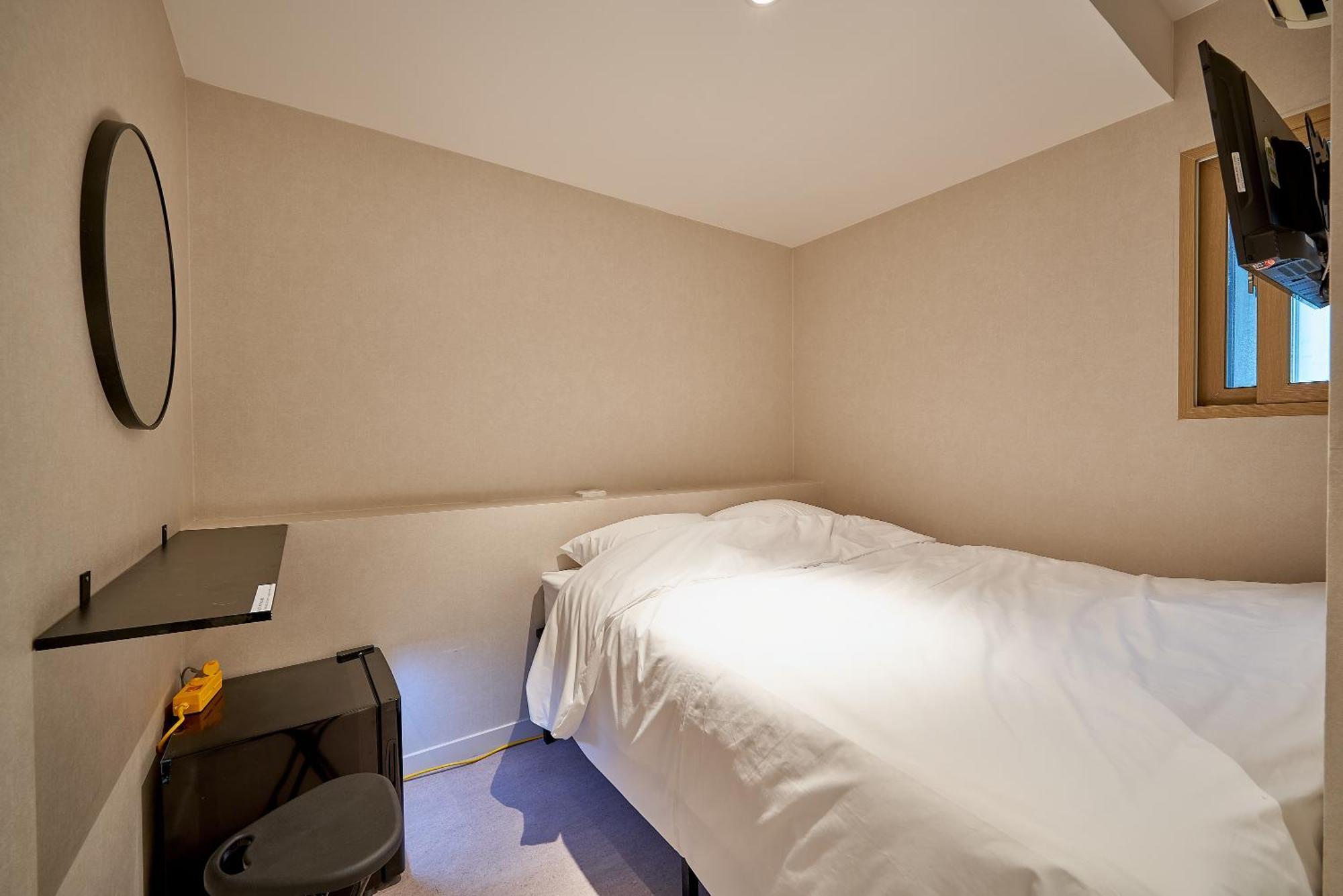 Life In Euljiro Capsule hotel