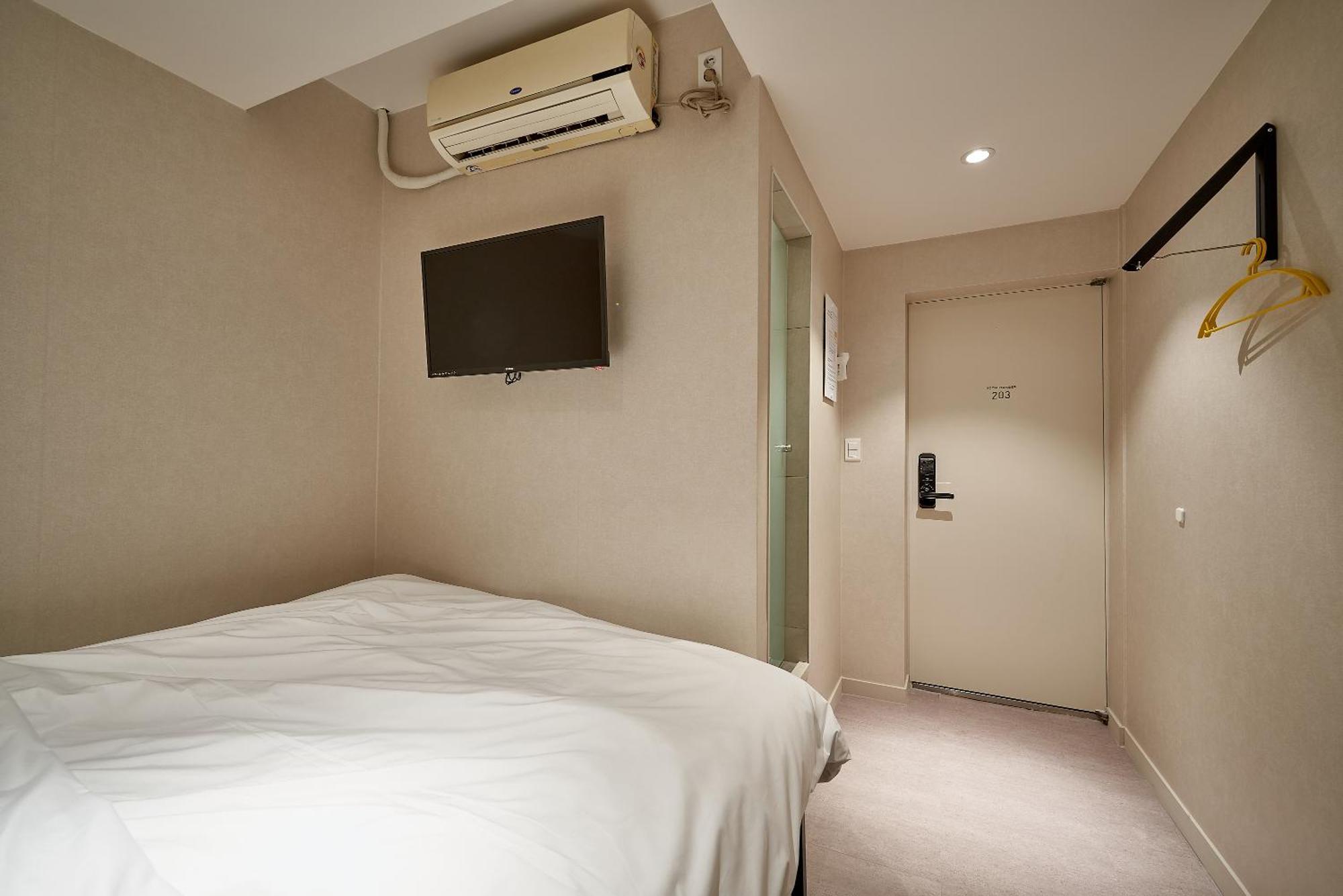 Life In Euljiro Capsule hotel