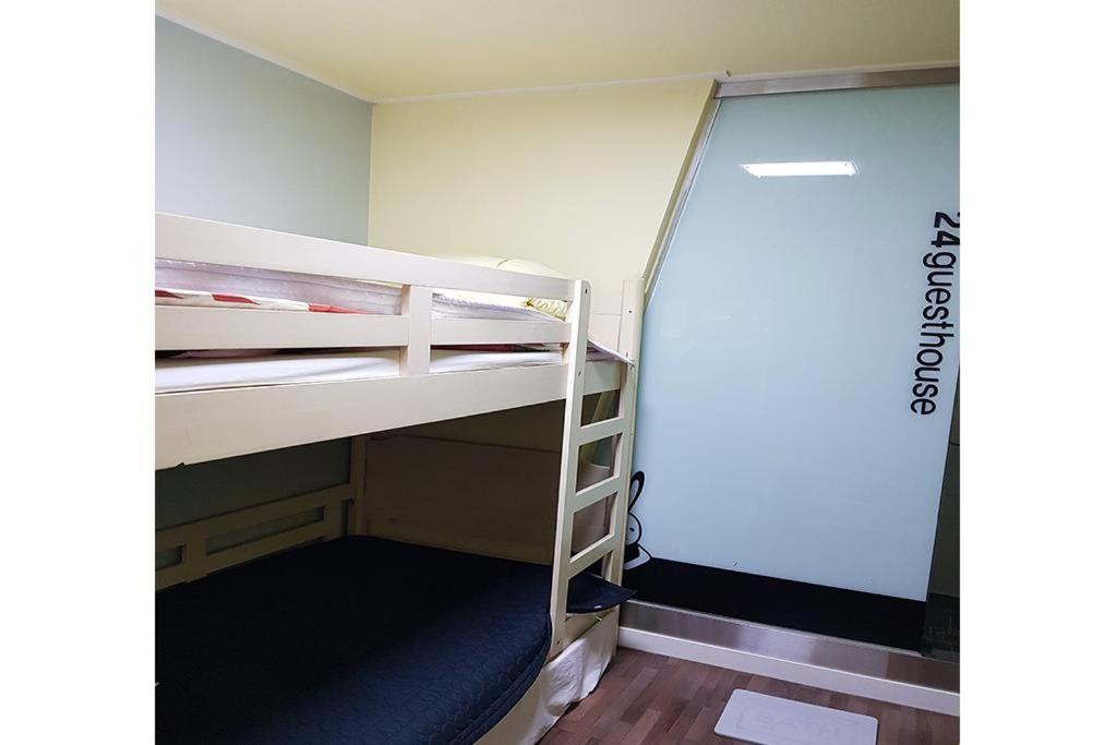 24 Sinchon Avenue Hostel Seoul