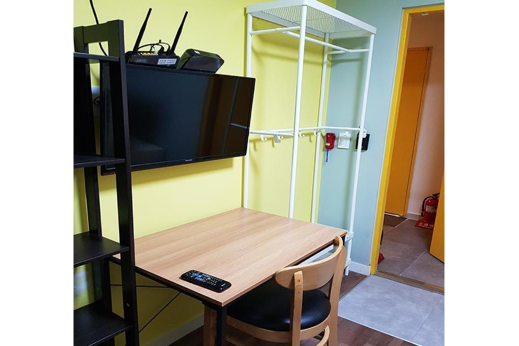 Hostel 24 Sinchon Avenue *