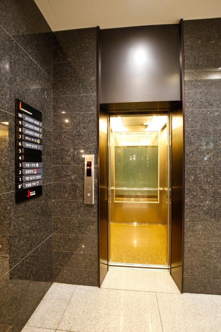 Hostel 24 Sinchon Avenue *