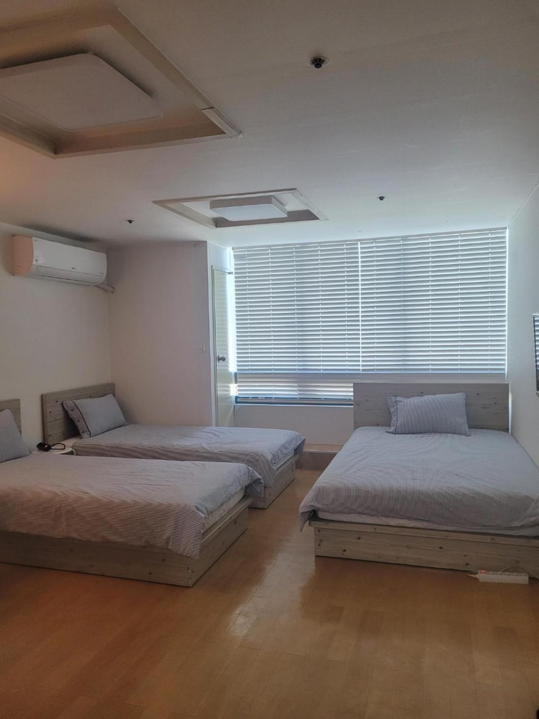Apartment White *