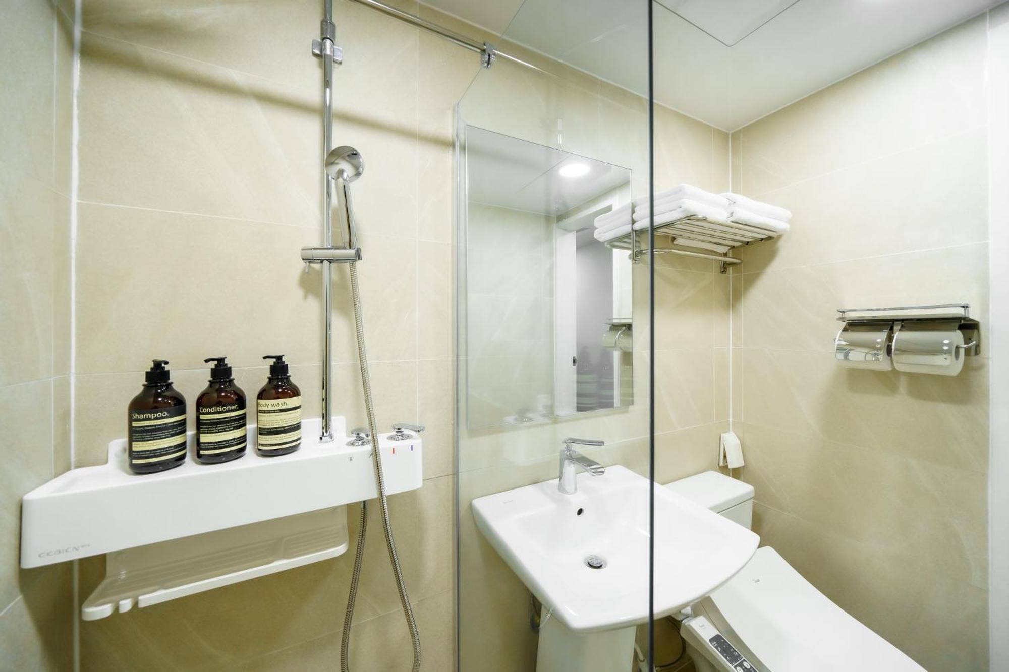 The Hue Myeongdong Guest house Seoul