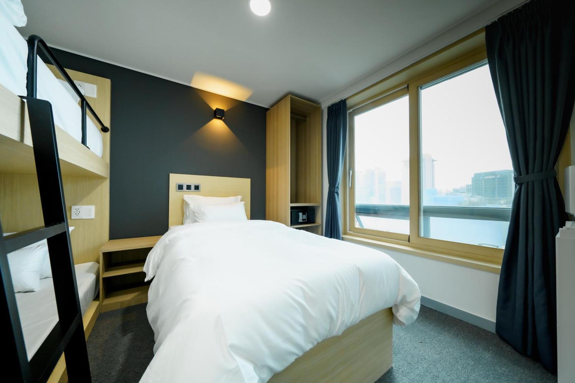 The Hue Myeongdong Guest house *