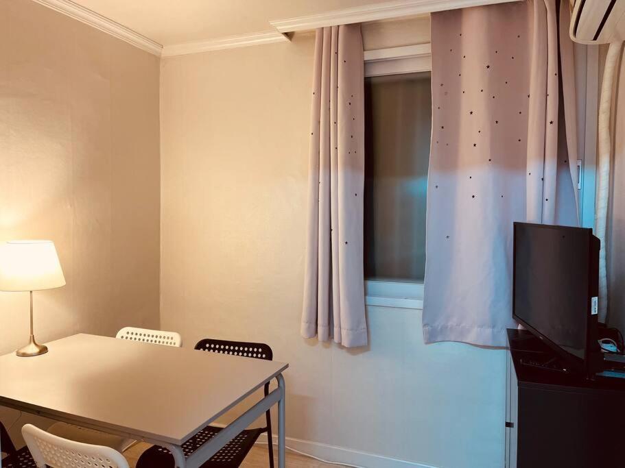 Sully's House - Hongik Univ Station By 4min Apartment *