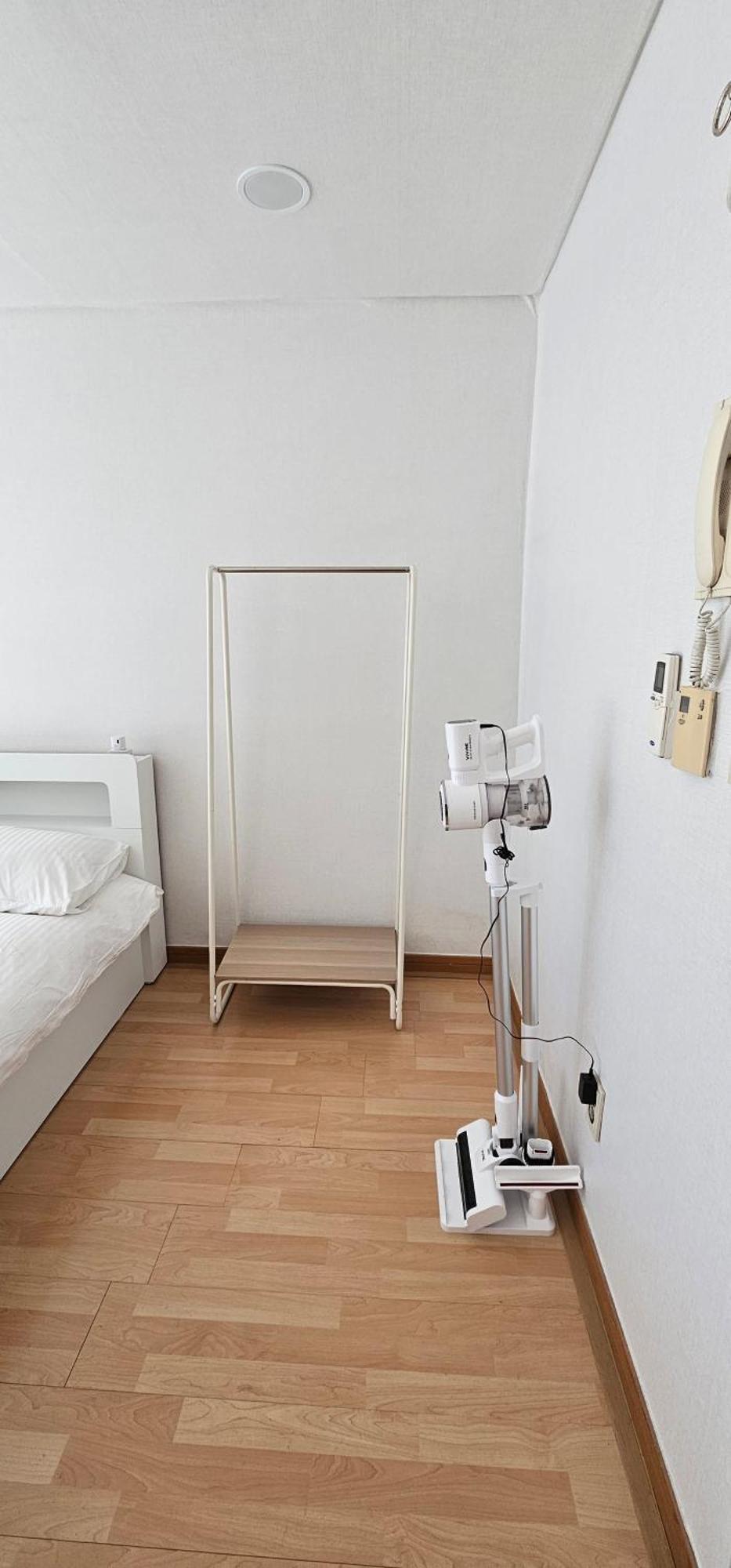 Hongdae Guesthouse3 1min From Hongik Uni Station Exit #1 Apartment *