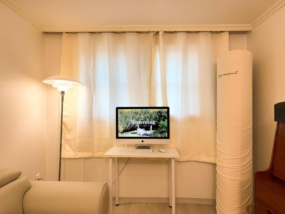 6min To Mangwon Staion Apartment