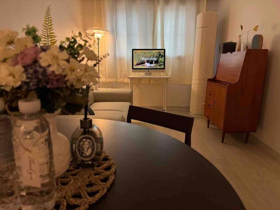 6min To Mangwon Staion Apartment *