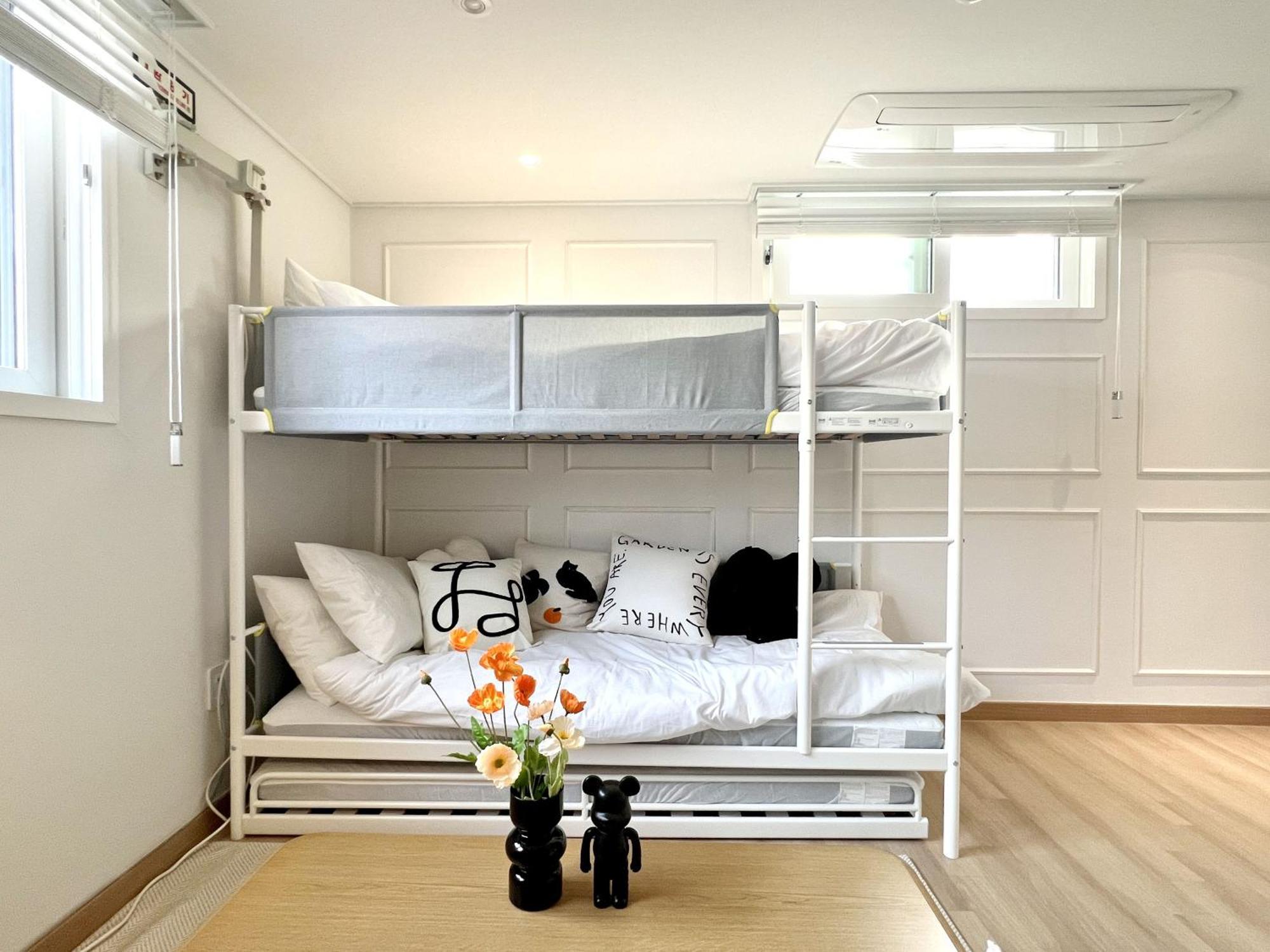 Vila Hongdae Station 7min, Designer House Seoul