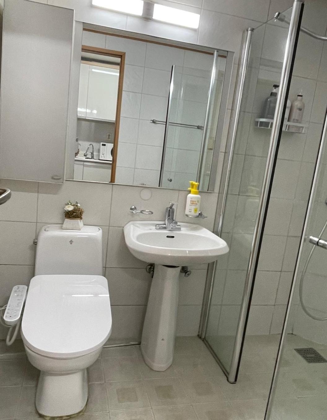 Hongdae Guesthouse3 1min From Hongik Uni Station Exit #1 Apartment Seoul