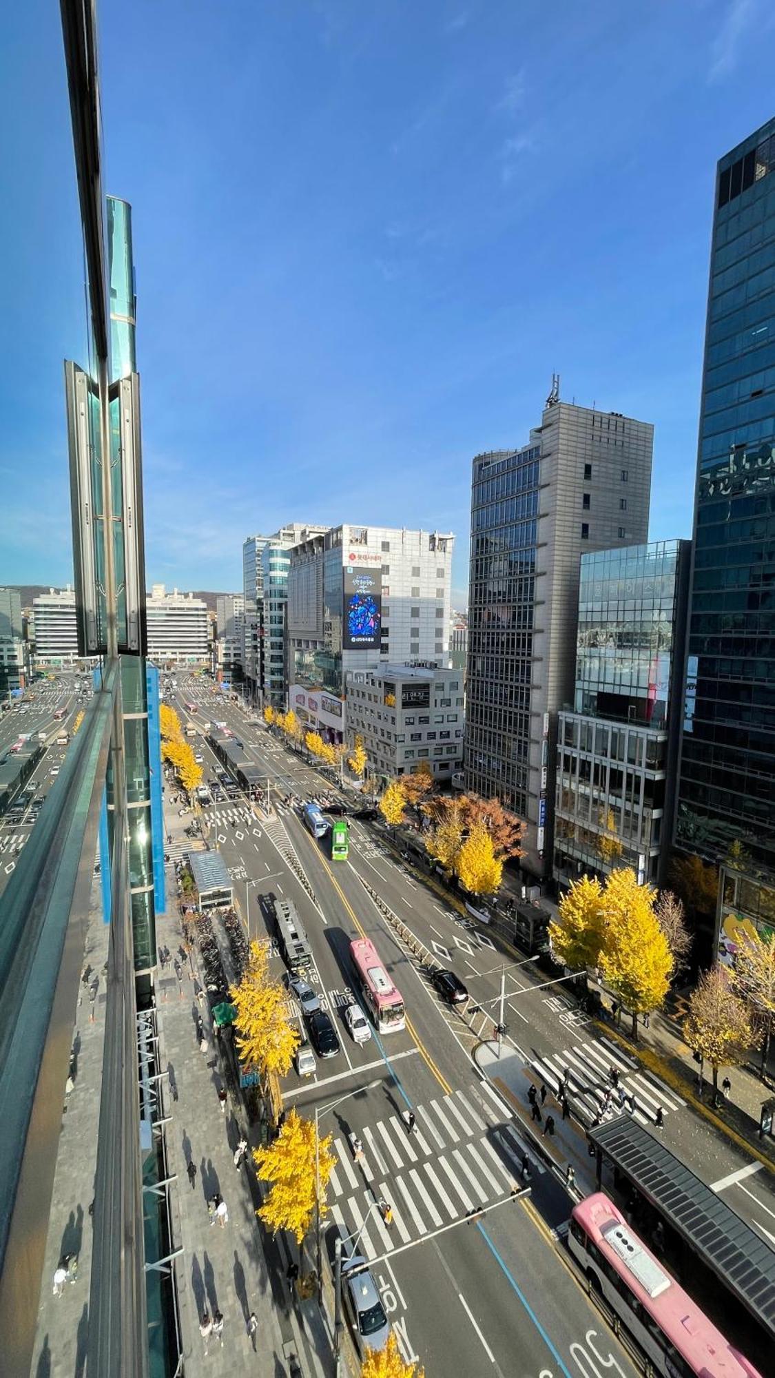 Hongdae Guesthouse3 1min From Hongik Uni Station Exit #1 Apartment *