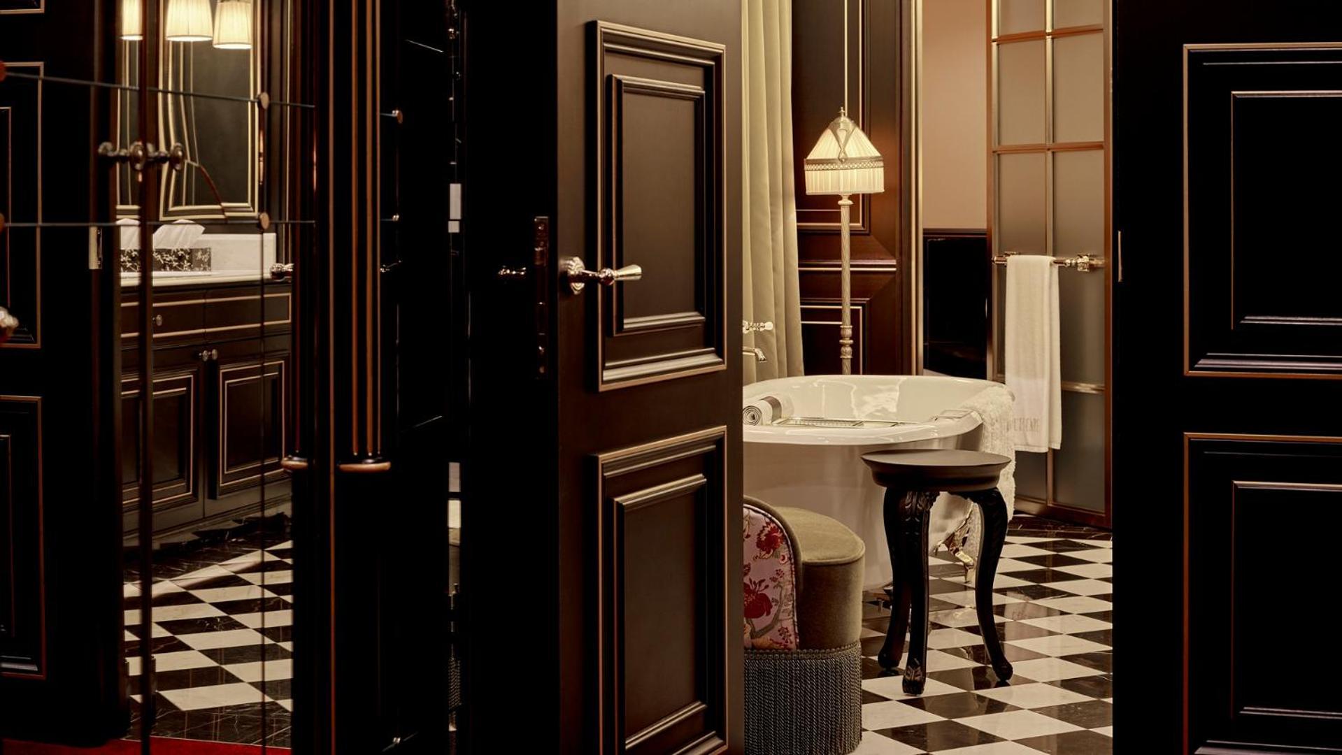 Hotel L'escape 4*