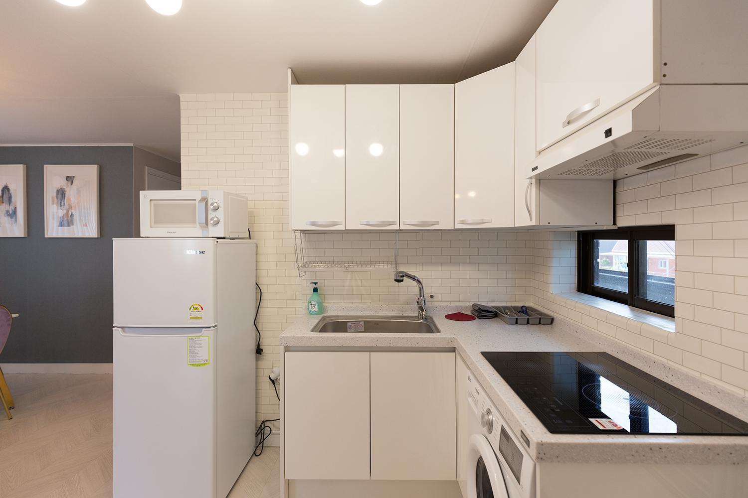Apartment House 2 *
