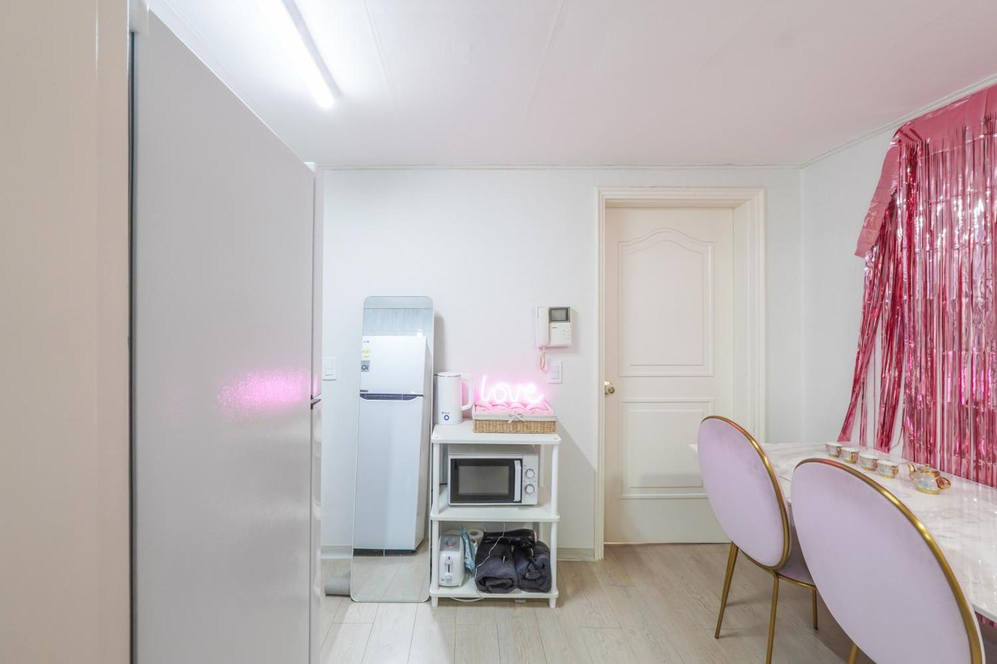 Apartment Hongdae Hyoosik *