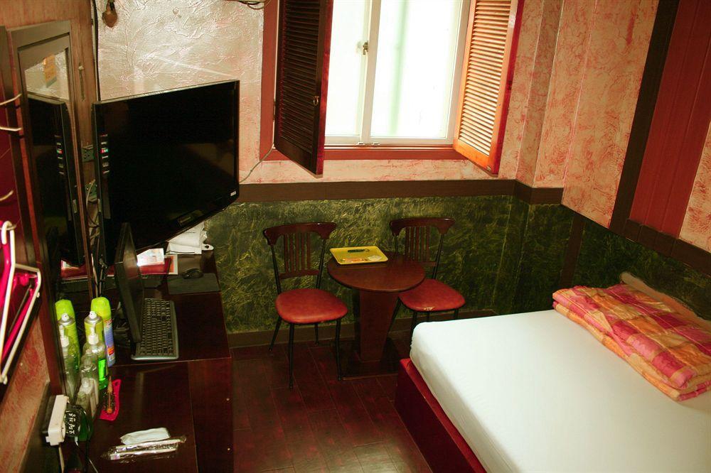 Oppa Hostel *