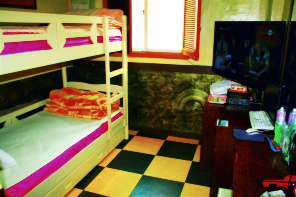 Oppa Hostel *