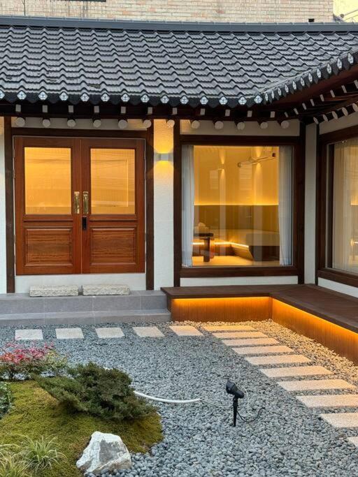 Hanok Near Station *