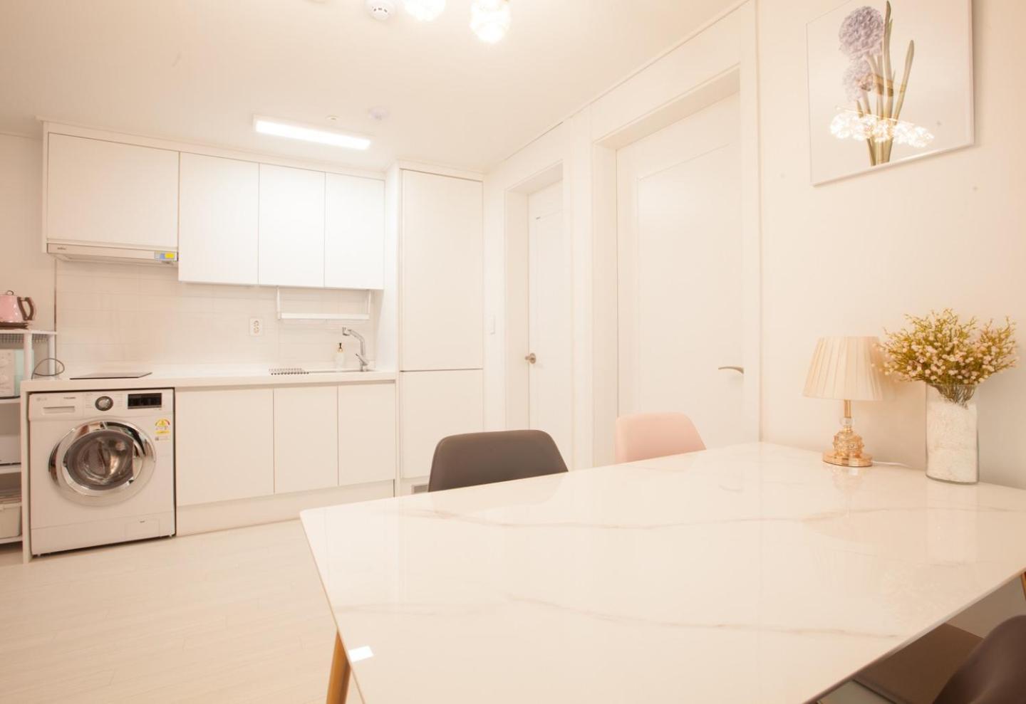 Station Joey N Ray House * Seul