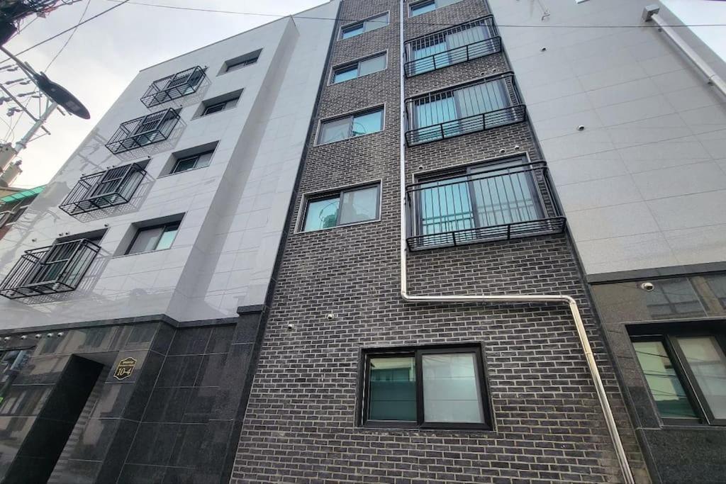 Station Joey N Ray House * Seul