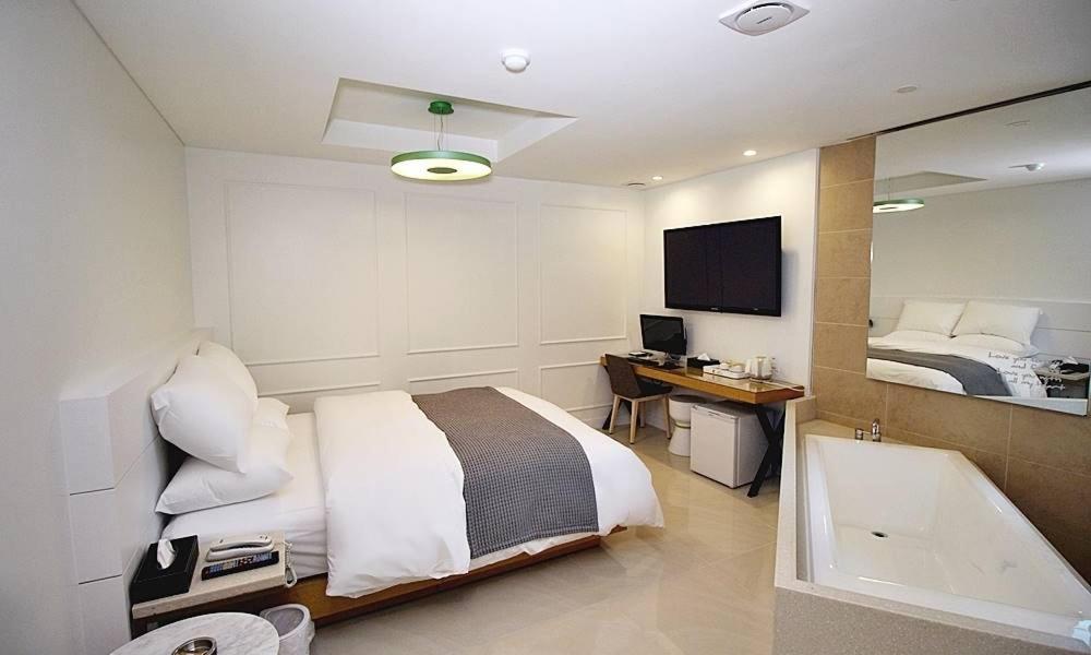 Circle Motel