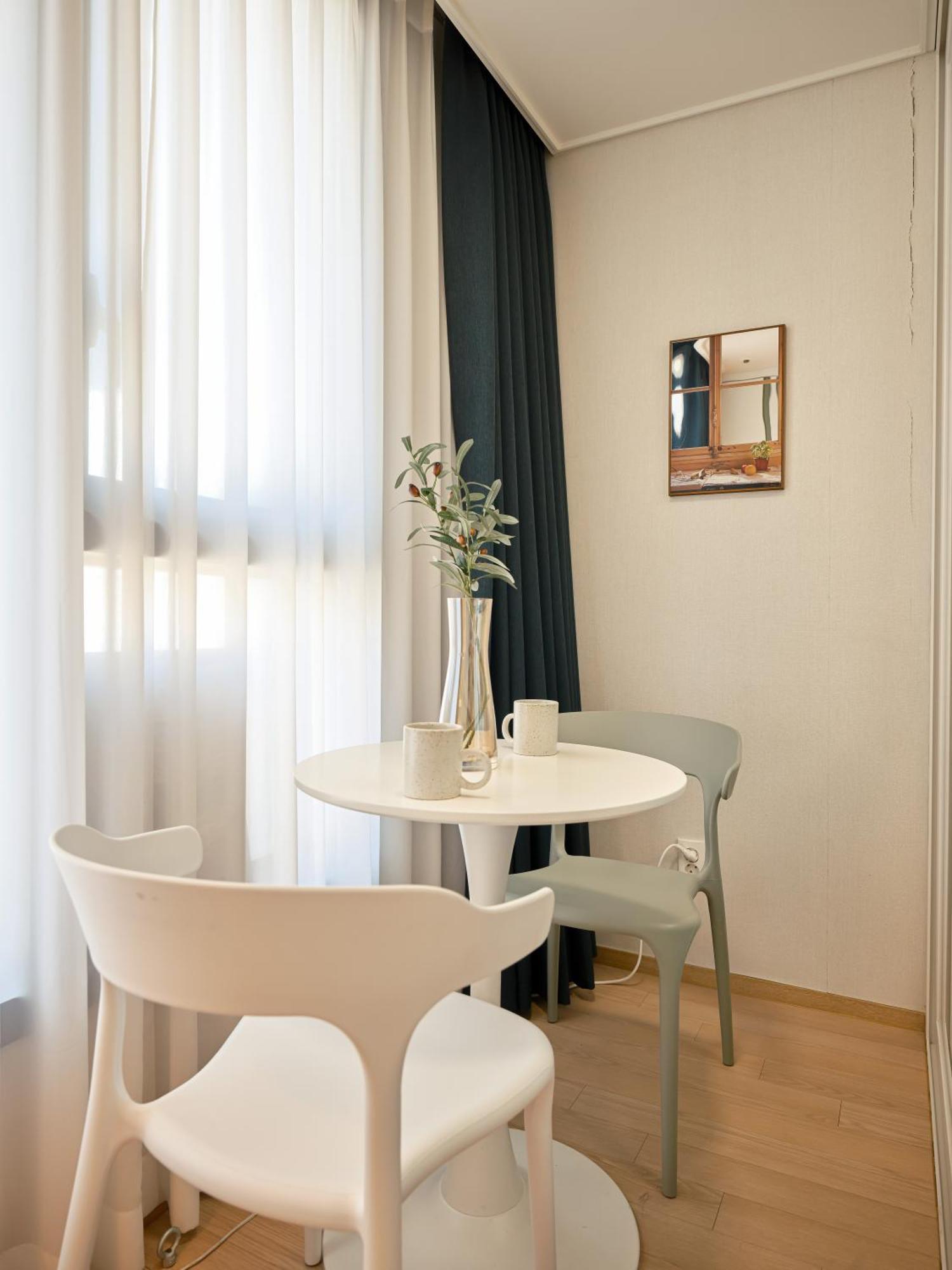 Comocasa Fully Furnished Seoul