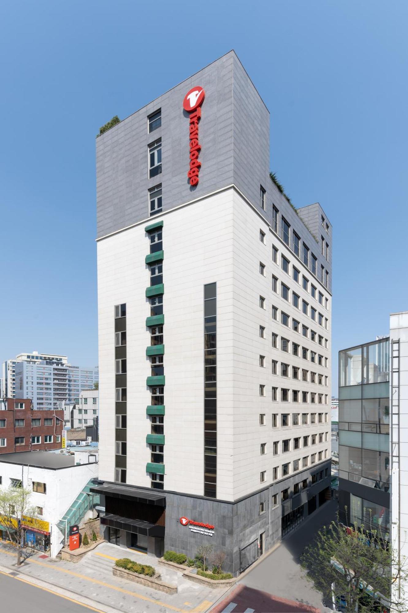 Travelodge Myeongdong Namsan Hotel 4*