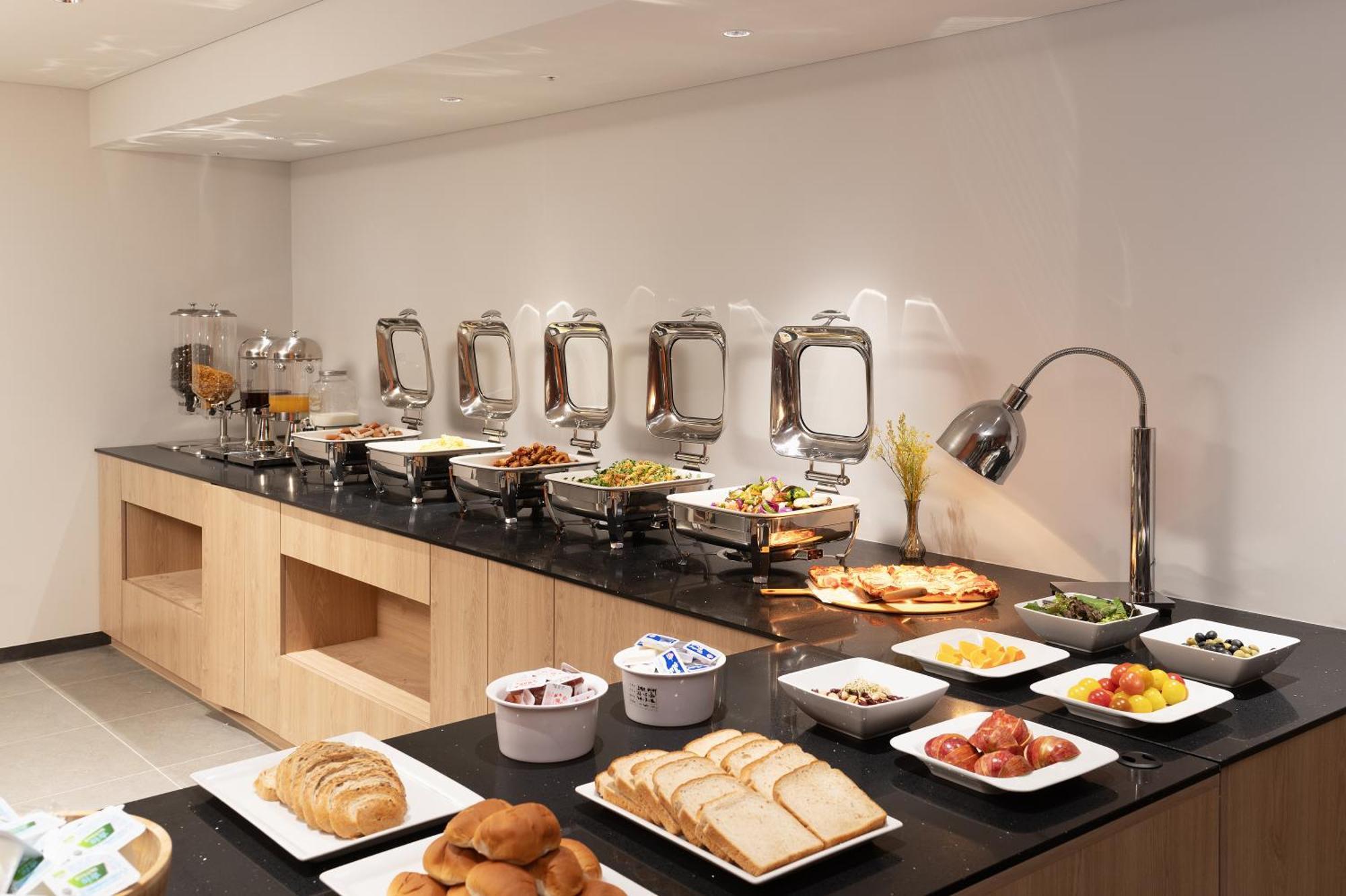 Travelodge Myeongdong Namsan Seoul