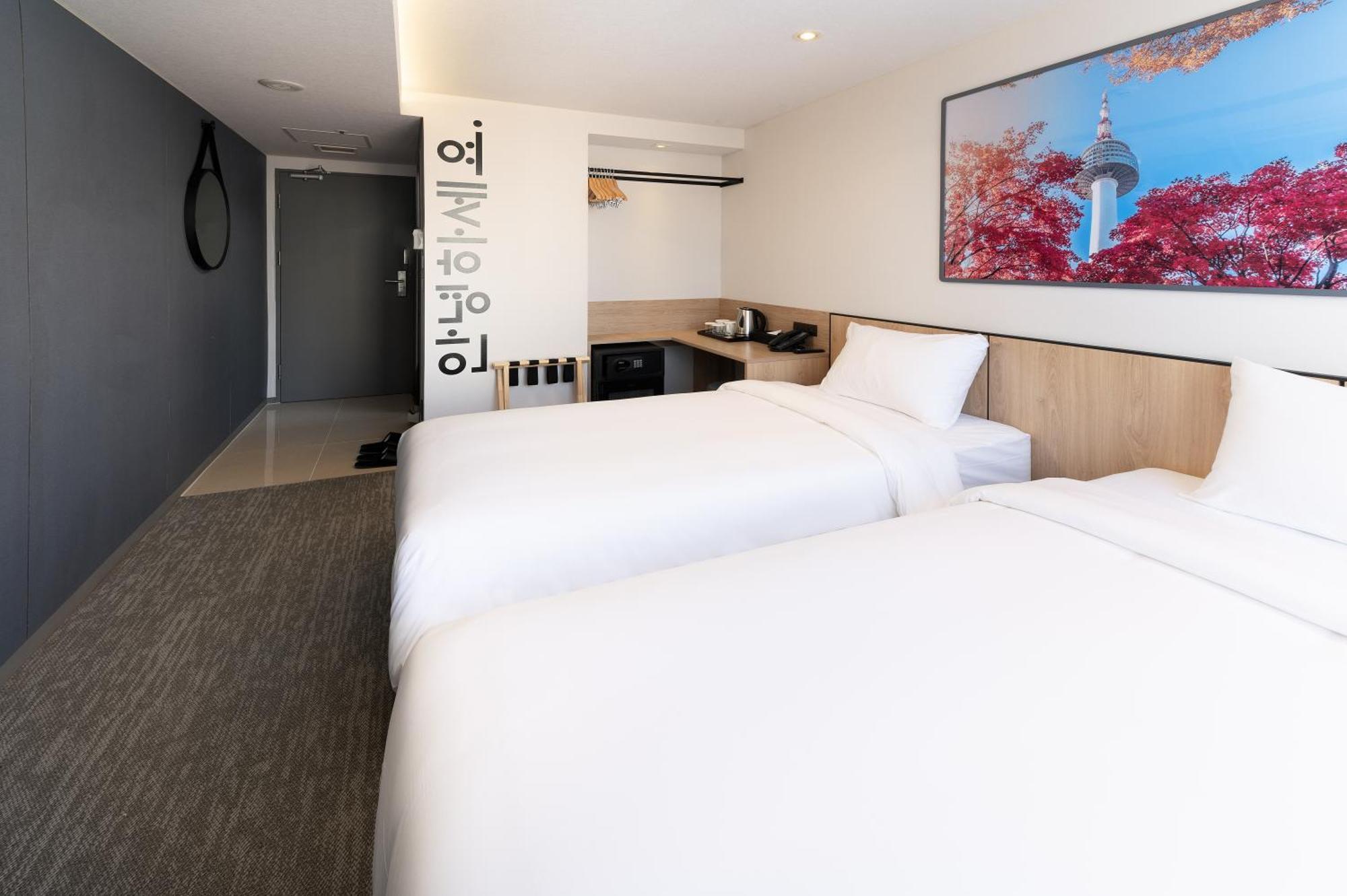 Travelodge Myeongdong Namsan 4*