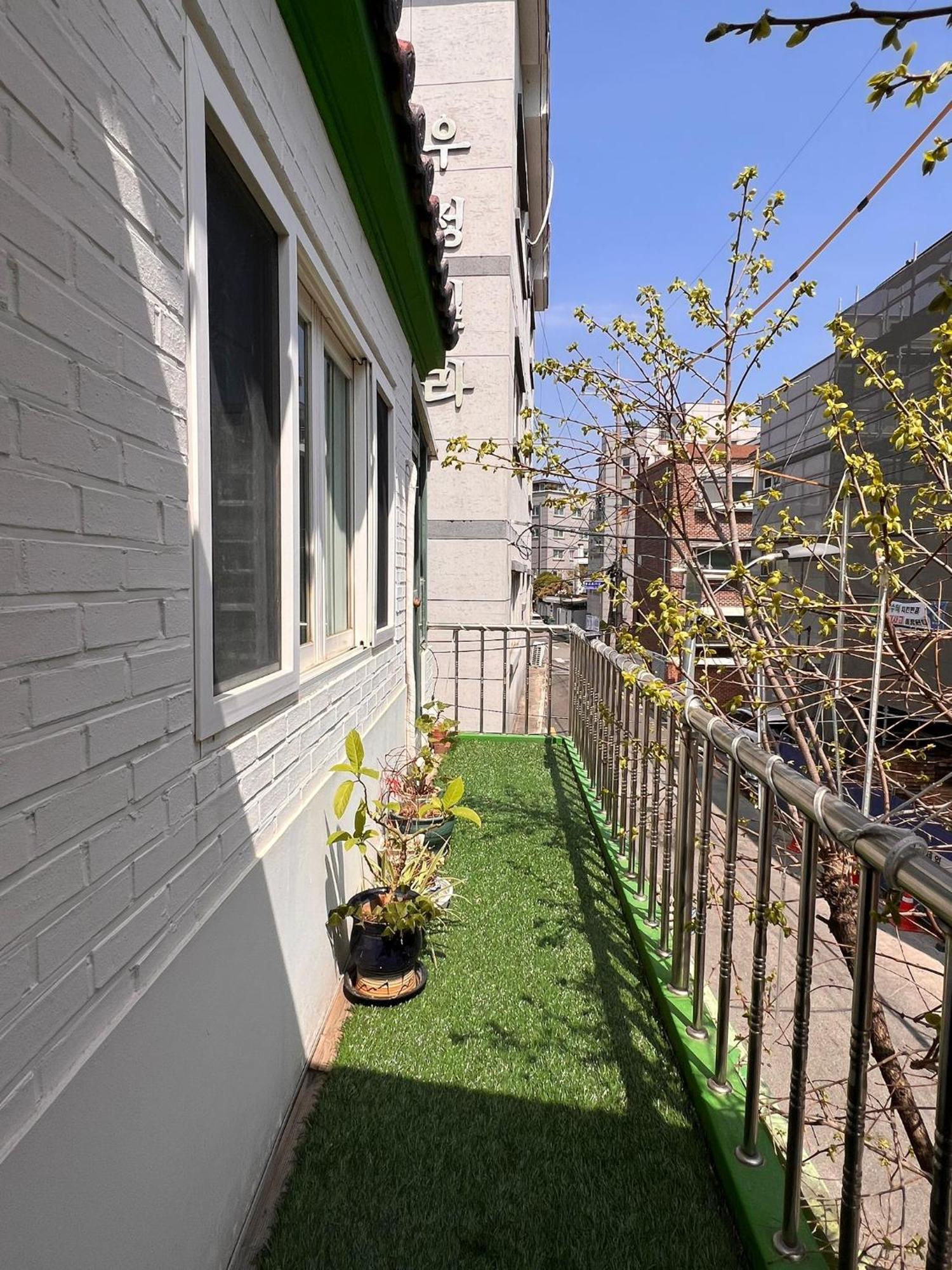Hongdae Luxury: Family-friendly Private House With Open Balcony * Seoul