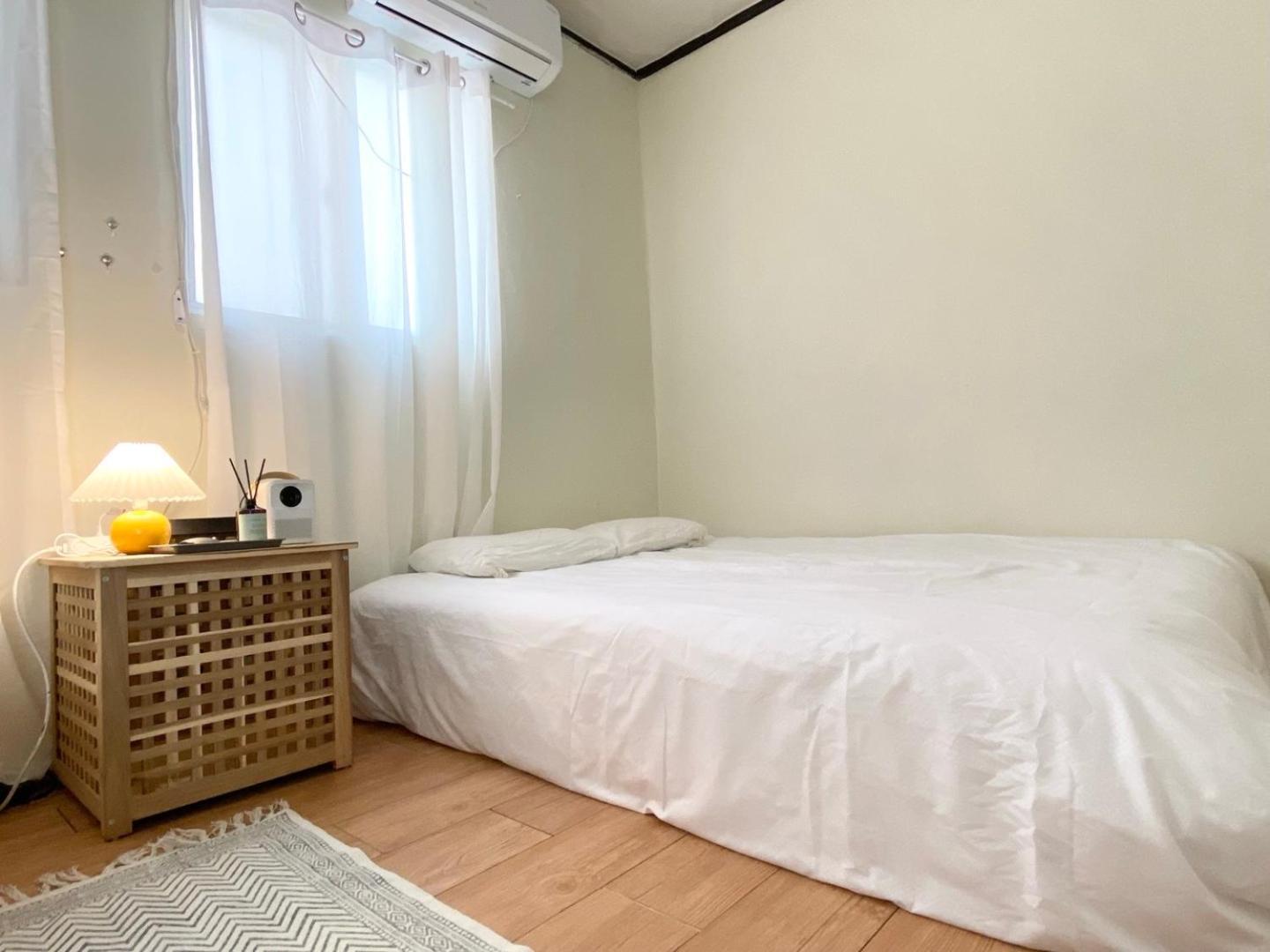 Apartment Near Shinchon Station Private House