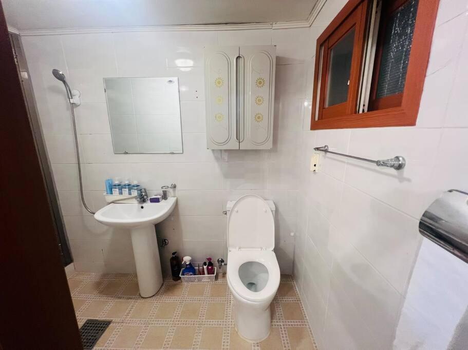 Jin House *