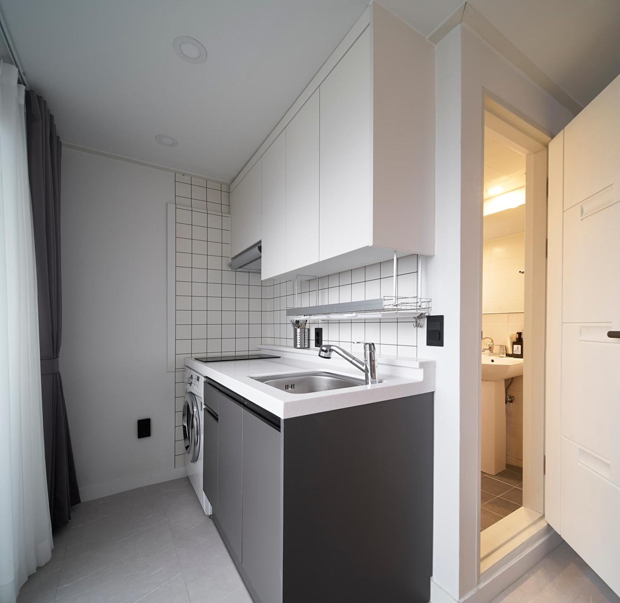 Apartment Jinsim House In Hongdea Seoul
