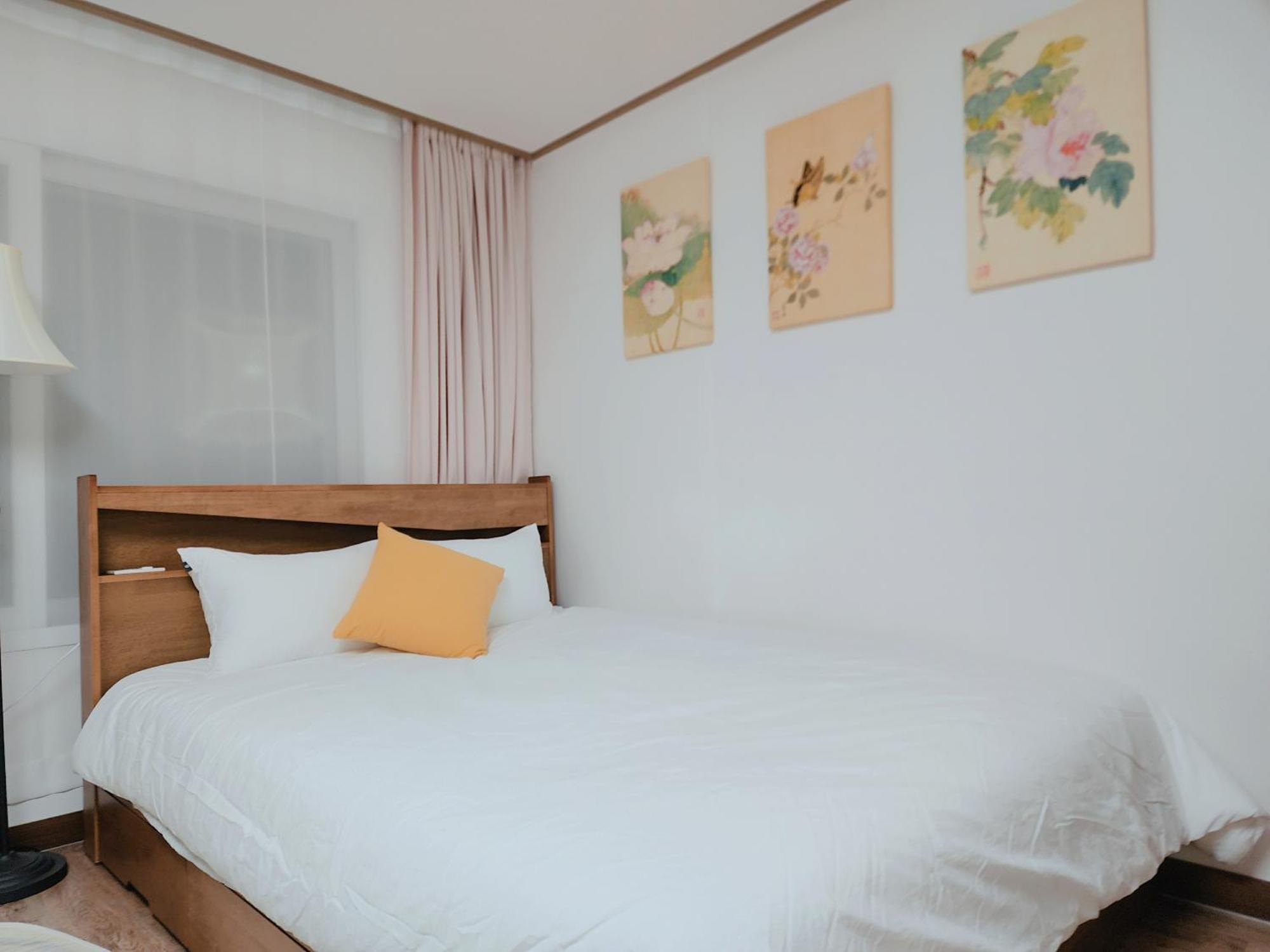 Jb Stay#hongdae & Sinchon 10min#double *