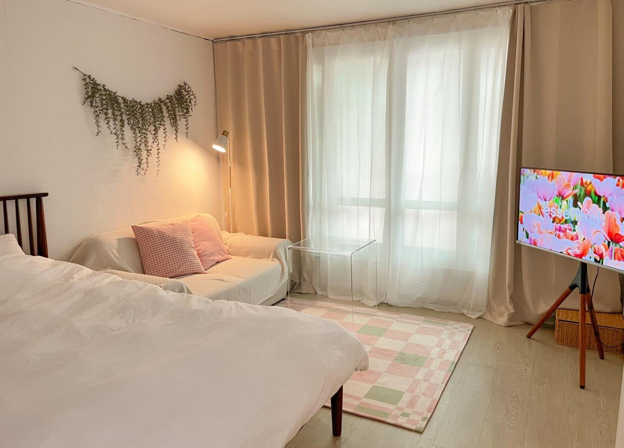 Apartment Yeoun Jogak - Near Shindaebang Station Boramae Hospital & Park Hongik Airport Bus Near Sindorim, Gangnam Seoul