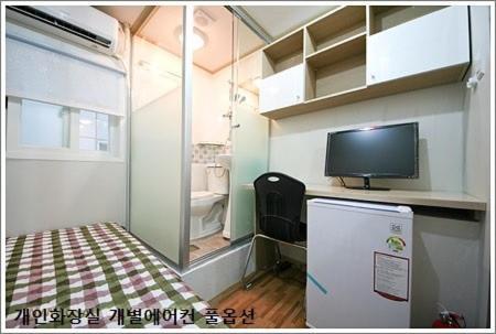 Happy House Hostel
