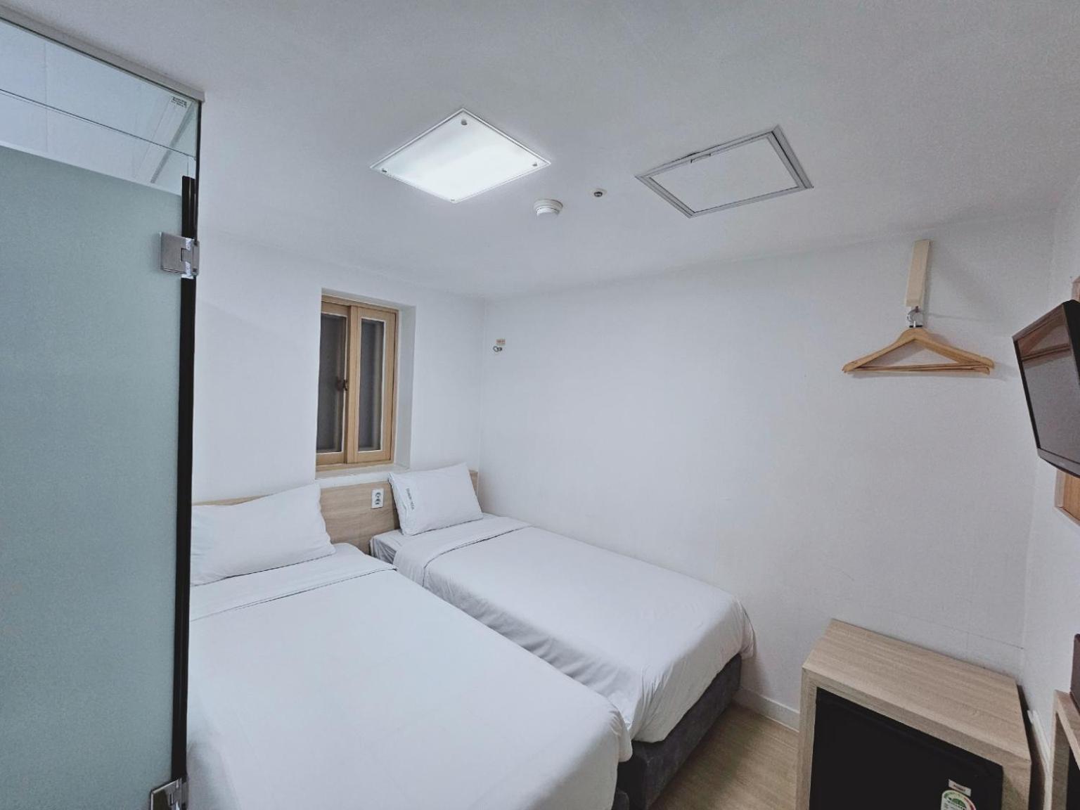Hostel Ekonomy Myeongdong Premier *