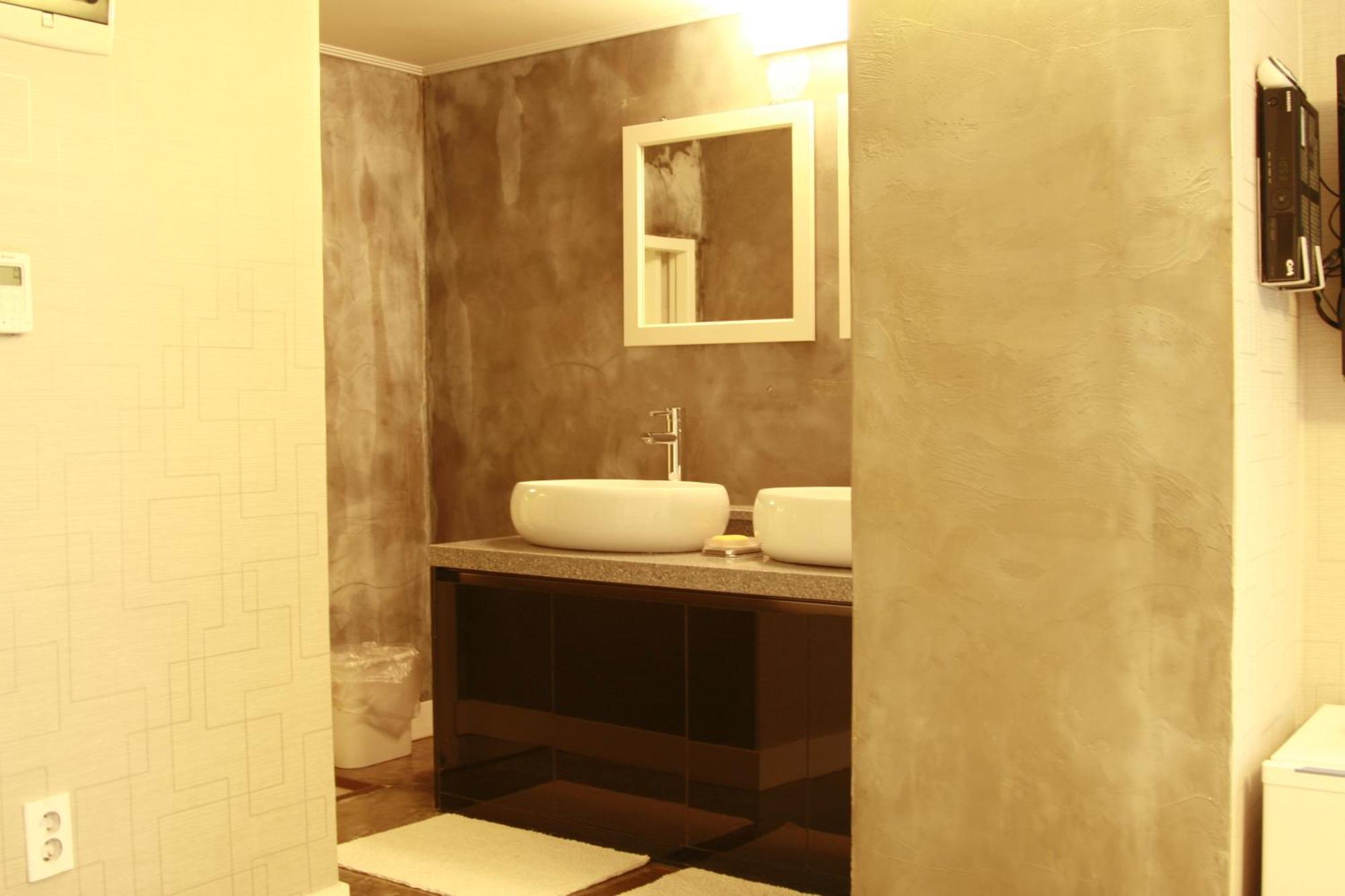 Crib 49 - Foreigner Only 2* Seoul