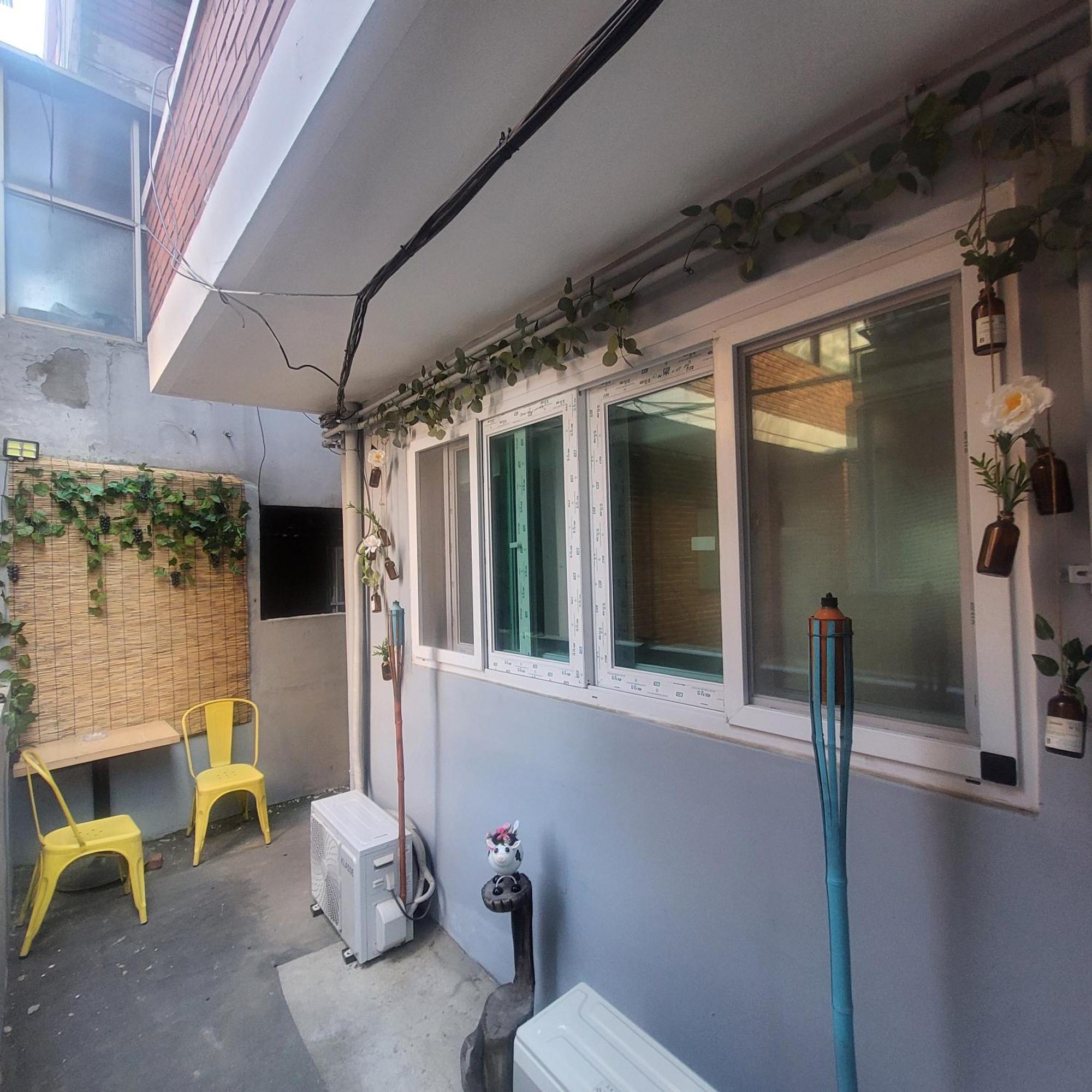 Newly Renovated 2 Bedroom #7 *